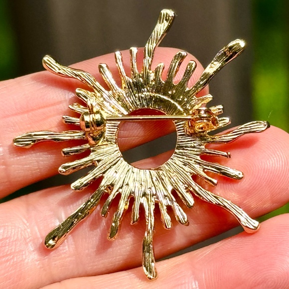 🔥2/$20 Sun Brooch Rhinestone Sun pin - Picture 8 of 8